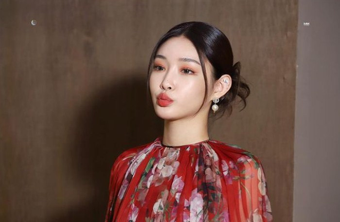 Setelah kontrak dengan I.O.I berakhir, Chungha memutuskan untuk bersolo karier. Ia dikenal sebagai penyanyi multi talenta, dengan kemampuan menyanyi dan menari di atas rata-rata. / foto: instagram.com/chungha_official
