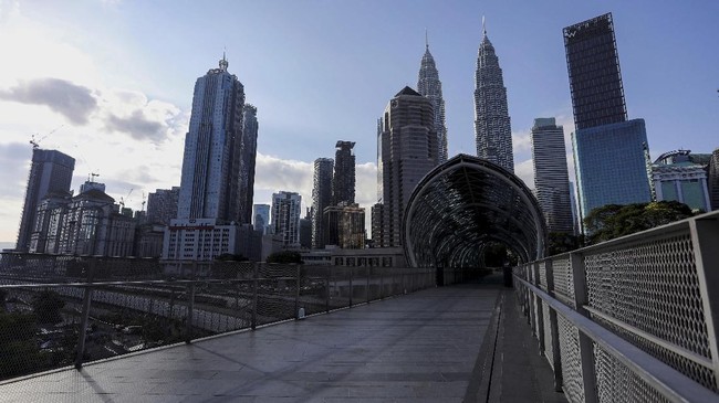 Sejumlah negara kembali melakukan lockdown menyusul penyebaran varian Delta virus corona yang lebih cepat menular.
