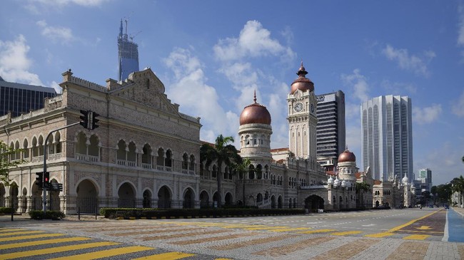 Malaysia tak akan cabut lockdown sebelum kasus Covid di bawah 4.000 hingga pemimpin terguling Myanmar Suu Kyi mulai disidang, ramaikan berita internasional.