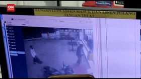 VIDEO: Aksi Kawanan Perampok Bersarung Satroni Mini Market
