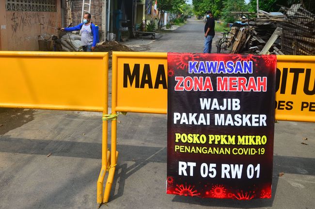 Rangkuman Covid: Zona Merah Melonjak Hingga Usulan Lockdown CNNIndonesia.com merangkum peristiwa dan informasi perkembangan covid-19 di Indonesia dalam 24 jam terakhir. Dari lonjakan zona merah hingga usulan lockdown.