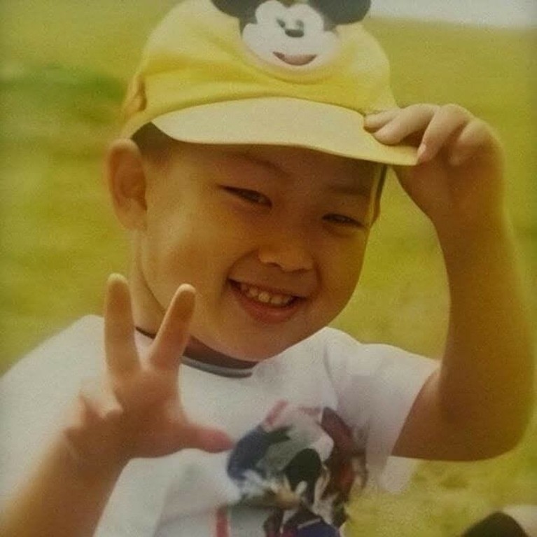 Potret masa kecil para member BTS sangat menggemaskan. Yuk kita lihat siapa yang paling lucu!