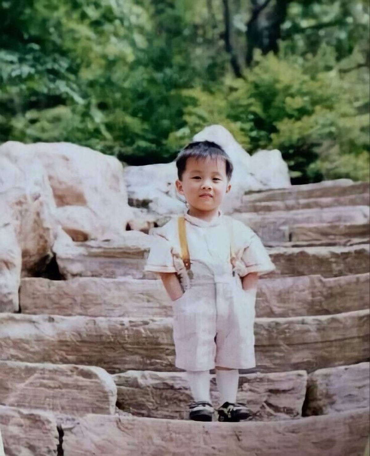 Potret masa kecil para member BTS sangat menggemaskan&period; Yuk kita lihat siapa yang paling lucu&excl;