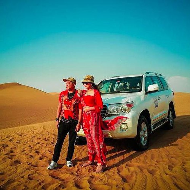 <p>Ashanty dan Anang juga menjajal offroad track di gurun, di Dubai (Foto: Instagram @ashanty_ash)</p>