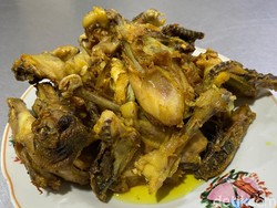 Legit Gurih Ayam Goreng Basah Khas Sunda, Enak Buat Makan Siang!