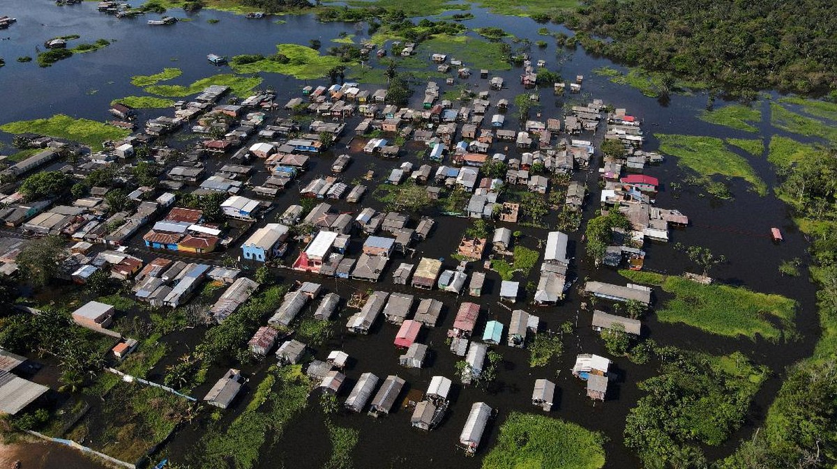 FOTO: Brasil Terendam Banjir Luapan Sungai Amazon