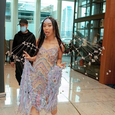 Lirik Lagu One Foot in Front of the Other - Griff