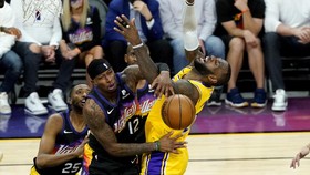 FOTO: Lakers di Ujung Tanduk