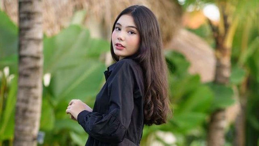 Peran Zahra sebagai istri ketiga yang diperankan oleh aktris remaja Lia Ciarachel mendadak jadi sorotan. Yuk kita intip potret Lia!