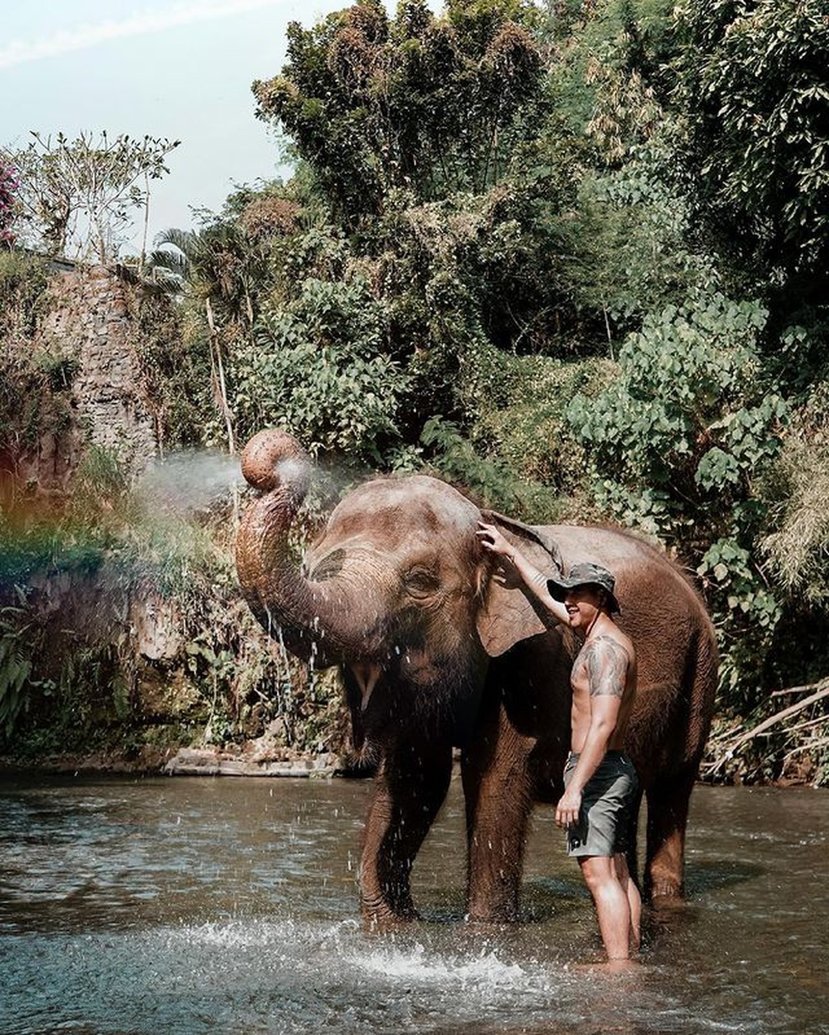 Siti Badriah dan suaminya sedang menikmati liburan di Bali&period; Yuk kita intip momen keseruan mereka saat liburan&excl;