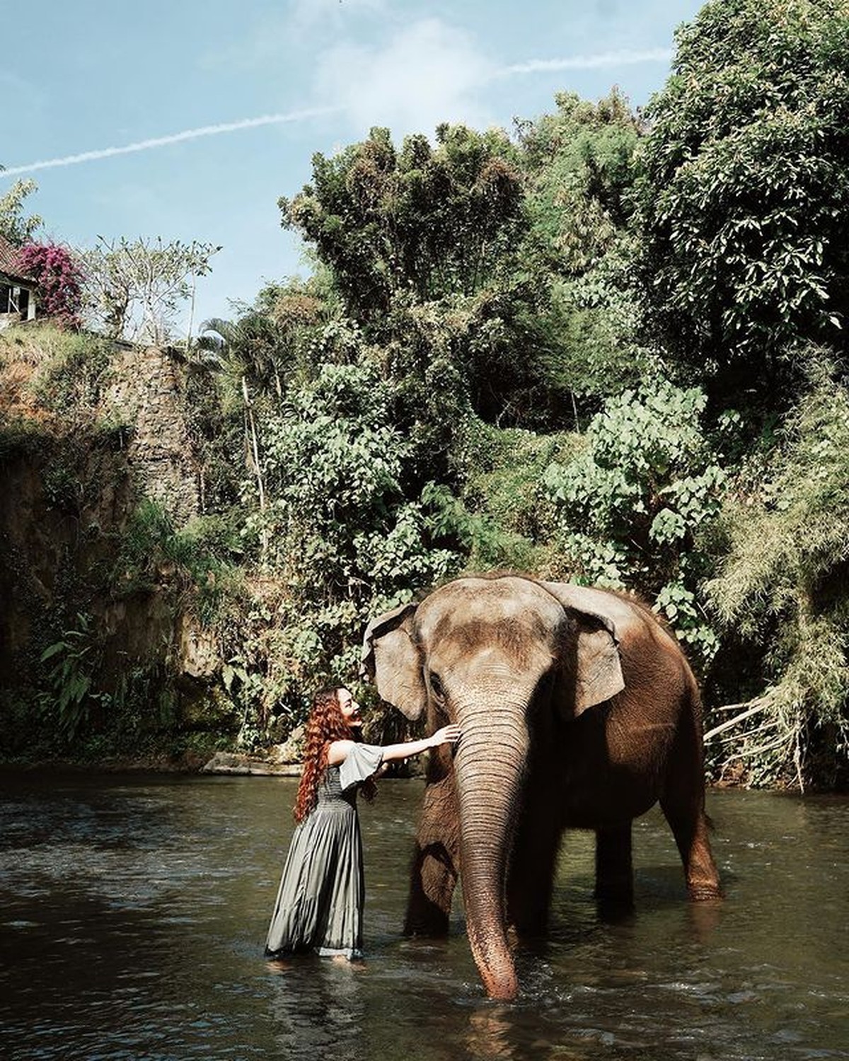 Siti Badriah dan suaminya sedang menikmati liburan di Bali&period; Yuk kita intip momen keseruan mereka saat liburan&excl;