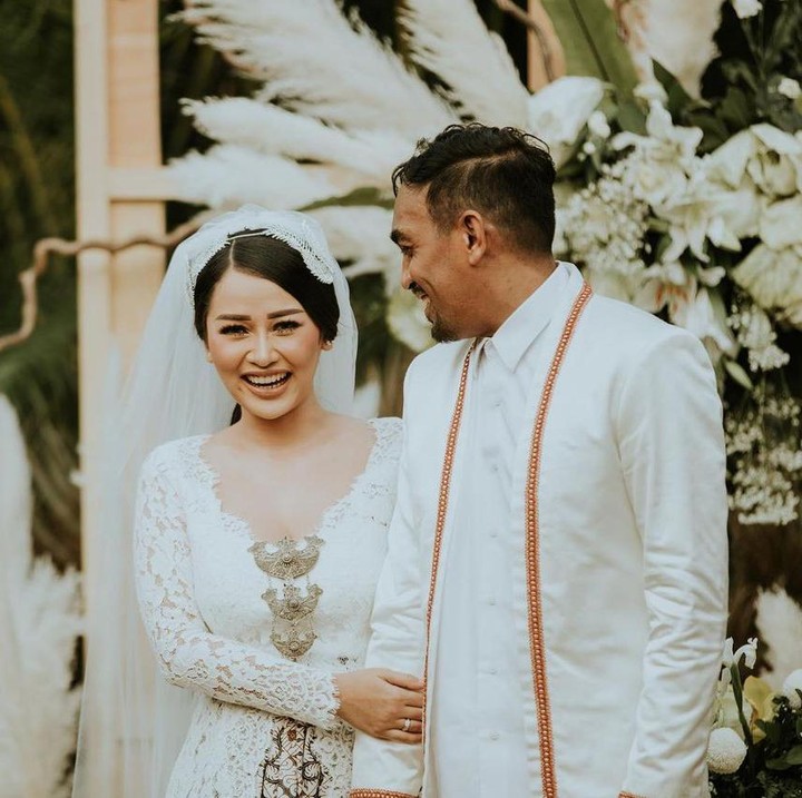 <p>Mutia Ayu dan Glenn Fredly menikah pada 19 Agustus 2019, Bunda. Pernikahan itu mengejutkan publik karena jalinan cinta mereka nyaris tak terdengar. (Foto: Instagram @mutia_ayuu)</p>