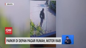 VIDEO: Parkir di Depan Pagar Rumah, Motor Raib