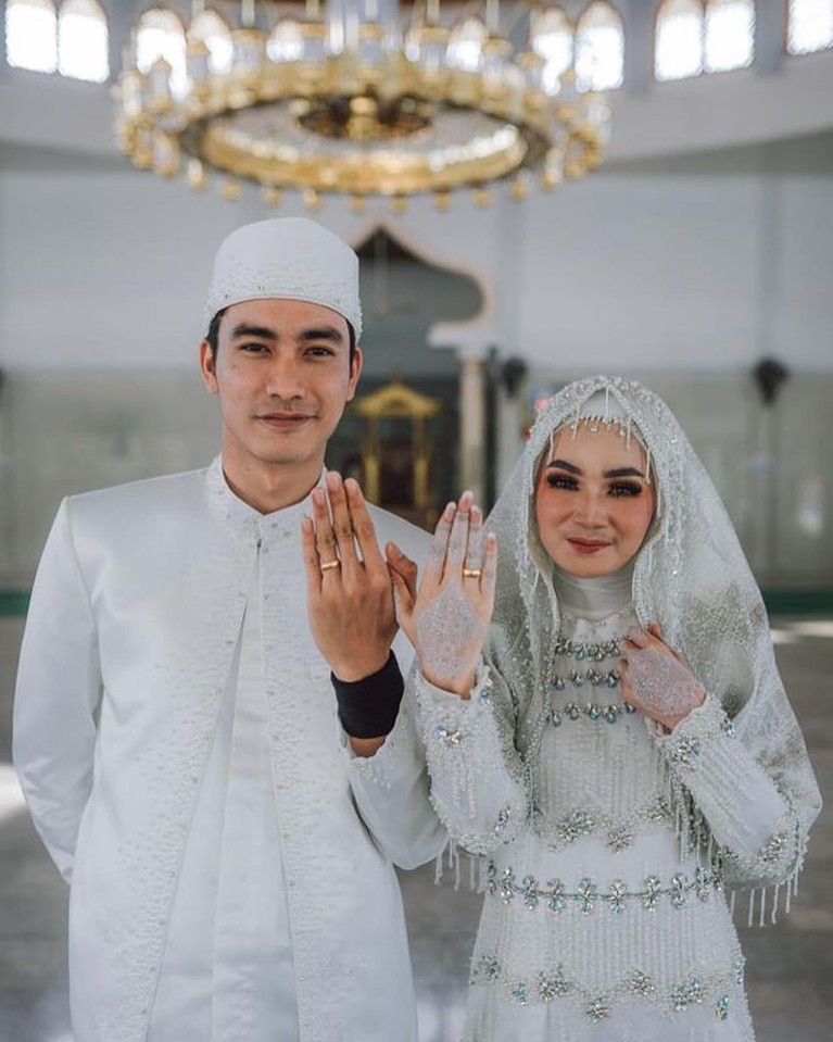 Pasangan Artis yang Menikah Usai Jalani Taaruf Pasangan Artis yang Menikah Usai Jalani Taaruf