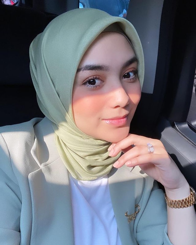 Penampilan Citra Kirana setelah Berat Badan Turun 22kg Berat badan Citra Kirana saat hamil naik sebanyak 31kg, dan kini ia berhasil turun hingga 22kg. Yuk kita intip penampilannya sekarang!