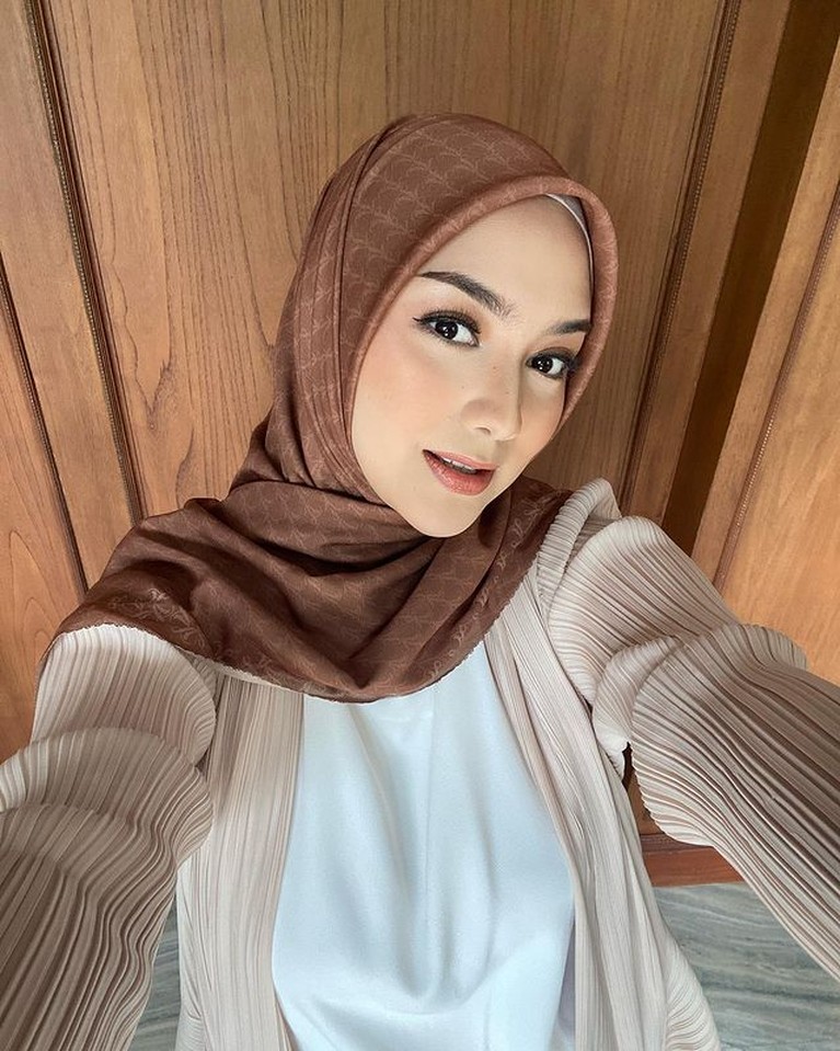 Penampilan Citra Kirana setelah Berat Badan Turun 22kg Berat badan Citra Kirana saat hamil naik sebanyak 31kg, dan kini ia berhasil turun hingga 22kg. Yuk kita intip penampilannya sekarang!