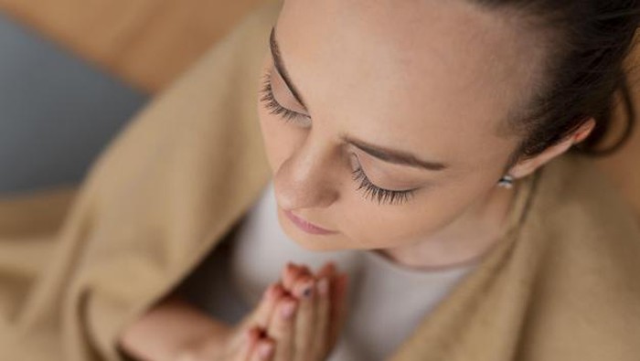 Cocok Buat Atasi Kecemasan, Ini Sederet Manfaat Lain Teknik Healing Reiki dari Jepang