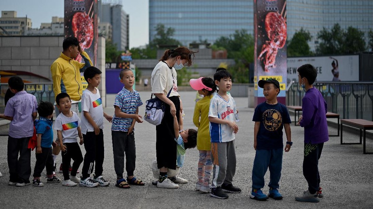 FOTO: Pasutri China Boleh Punya 3 Anak demi Genjot Populasi