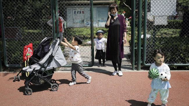 Parlemen China berencana untuk merancang aturan untuk menghukum orang tua yang anaknya berperilaku sangat buruk atau melakukan kejahatan.