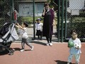 FOTO: Pasutri China Boleh Punya 3 Anak demi Genjot Populasi