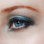 Bikin Mata Terlihat Lebih Cerah, Coba 7 Rekomendasi Eyeliner Warna-warni dari Brand Lokal