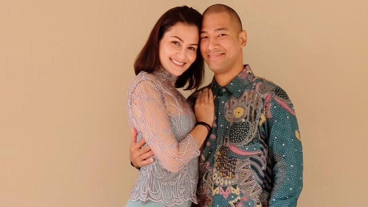 Rima Melati Adams, istri Marcell Siahaan