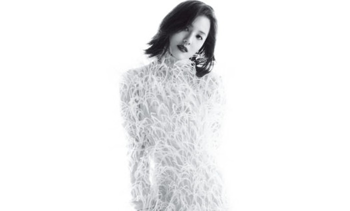 Sejak akhir tahun 2020, nama Eugene mendadak populer terutama di Indonesia, berkat kemunculannya dalam drama The Penthouse. Aura keibuannya semakin keluar berkat perannya sebagai Oh Yoon Hee, ibu dari Bae Ro Na / foto: wkorea.com