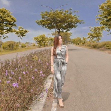 Sosok Ibunda Larissa Chou yang Cantik dan Modis