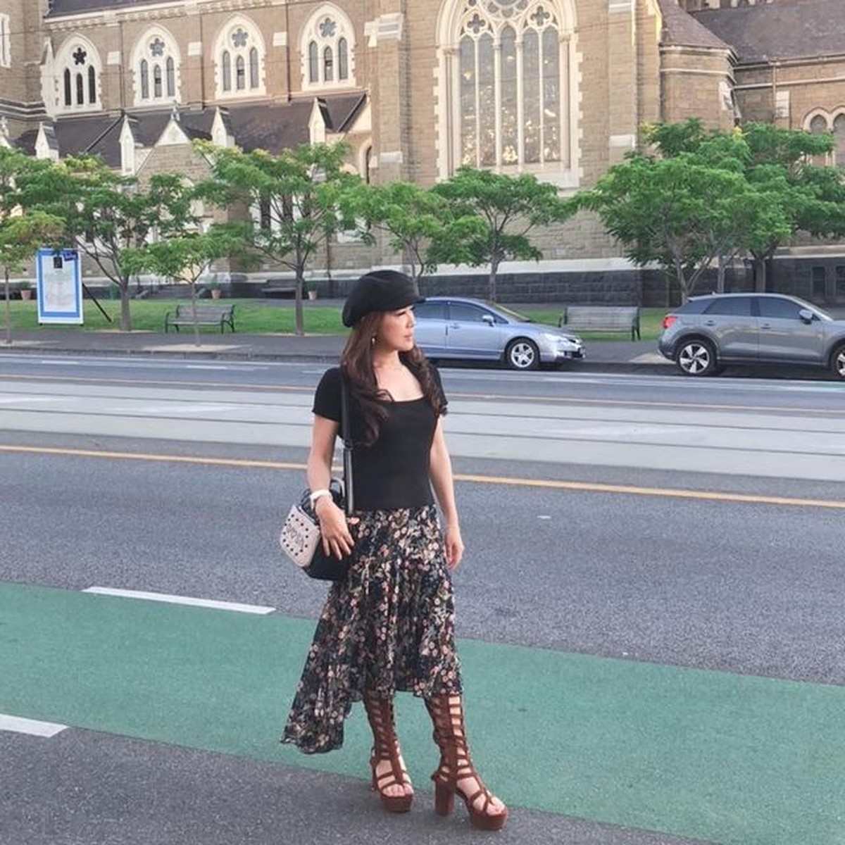 Julie Tan mendadak menjadi sorotan publik karena masalah rumah tangga Alvin dan Larissa&period; Yuk kita intip sosok ibunda Larissa ini&excl;