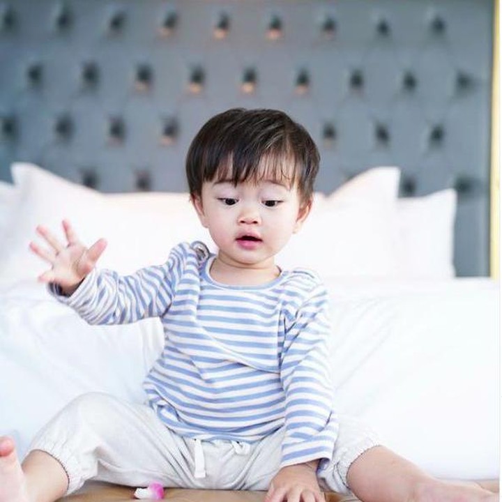 <p>Zayn Sadavir Ezhilan Ismail atau Zayn disebut sebagai kakak karena lahir duluan, Bunda. (Foto: Instagram @syahnazs)</p>