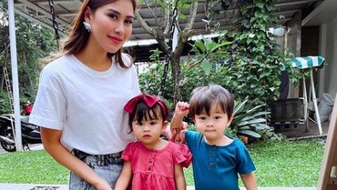 img-title Syahnaz Sadiqah hingga Cynthia Lamusu, 5 Artis Punya Anak Kembar