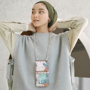 5 Rekomendasi Phone Bag Lokal Kekinian, Tampil Modis dan Praktis!