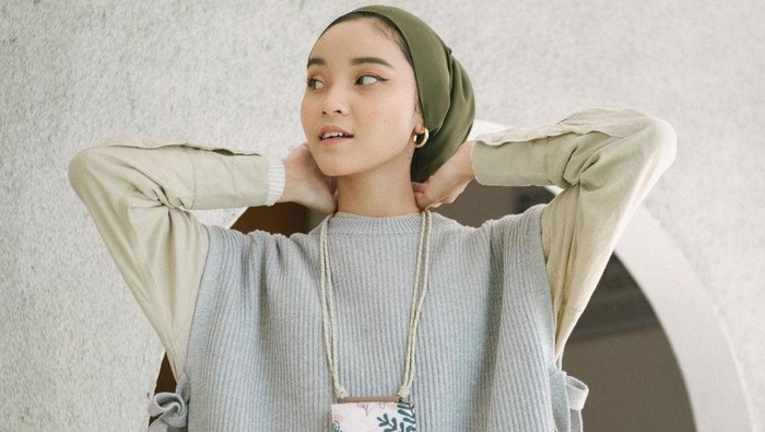 5 Rekomendasi Phone Bag Lokal Kekinian, Tampil Modis dan Praktis!