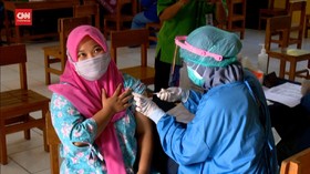 VIDEO: Vaksinasi Massal Warga Kelurahan CIlangkap