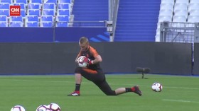 VIDEO: Positif Covid-19, De Boer Coret Jester Cillessen