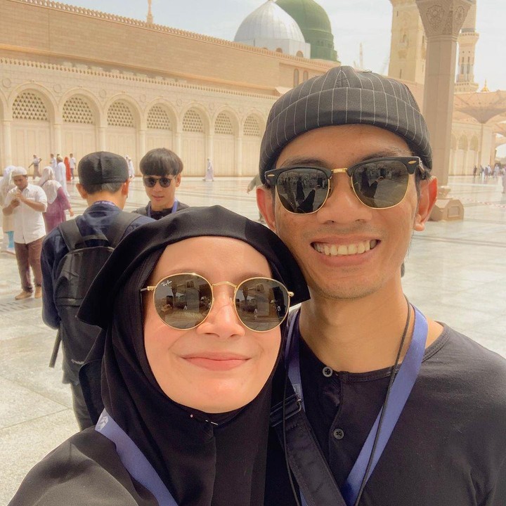 <p>Kita doakan semoga keluarga Tria The Changcuters dan Dhatu Rembulan selalu harmonis, bahagia, dan jauh dari gosip miring ya, Bunda. Aamiin. (Foto: Instagram @dhaturembulan)</p>