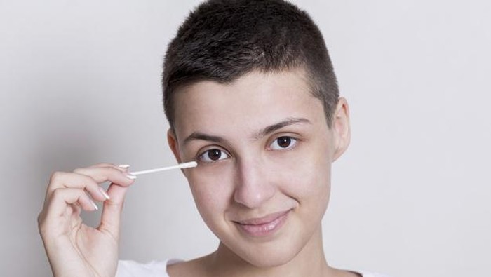 4 Tips Membersihkan Telinga dengan Mudah