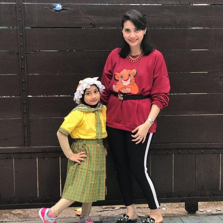 <p>Istri Aden Bajaj sangat menyayangi putri sulungnya, Bunda. Tengok saja potret kompak Shaka dengan ibunda. Bikin gemas! (Foto: Instagram: @shynta.fitri)</p>