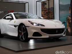 Fasilitas Kartu Kredit Ahok, Sekali Gesek Bisa Beli 3 Ferrari Terbaru