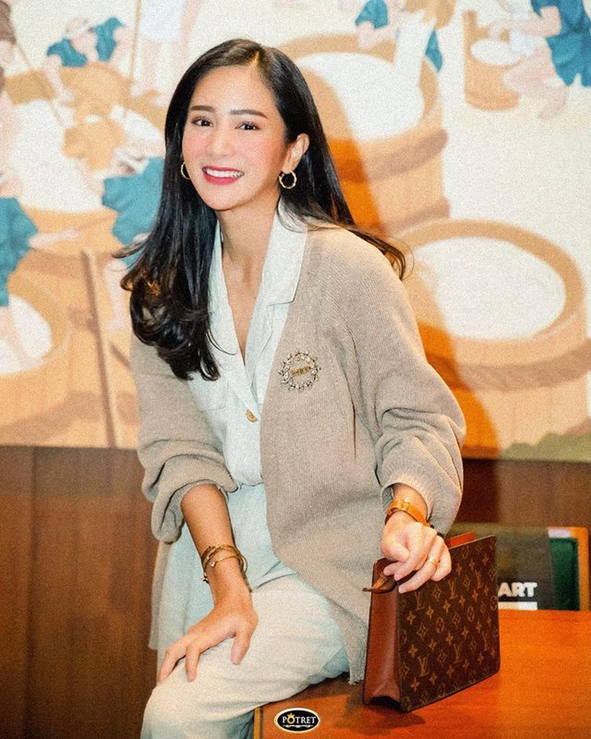 Bunga Zainal belakangan ini kerap jadi perbincangan publik terkait agamanya&period; Yuk kita intip potret Bunga&excl;