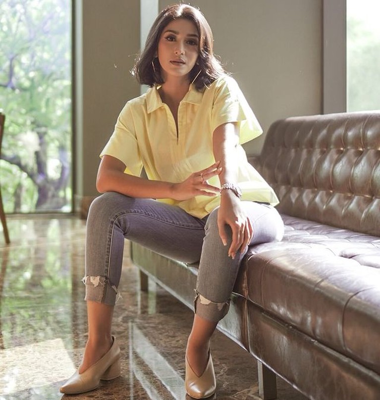 Fanny Ghassani pernah perankan istri saat berusia 19 tahun, ia pun membela sinetron Suara Hati Istri: Zahra. Yuk kita intip potretnya!