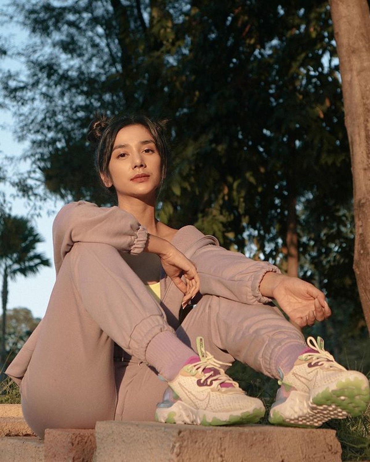 Fanny Ghassani pernah perankan istri saat berusia 19 tahun&comma; ia pun membela sinetron Suara Hati Istri&colon; Zahra&period; Yuk kita intip potretnya&excl;