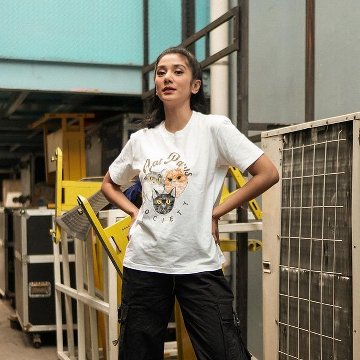 Fanny Ghassani pernah perankan istri saat berusia 19 tahun&comma; ia pun membela sinetron Suara Hati Istri&colon; Zahra&period; Yuk kita intip potretnya&excl;