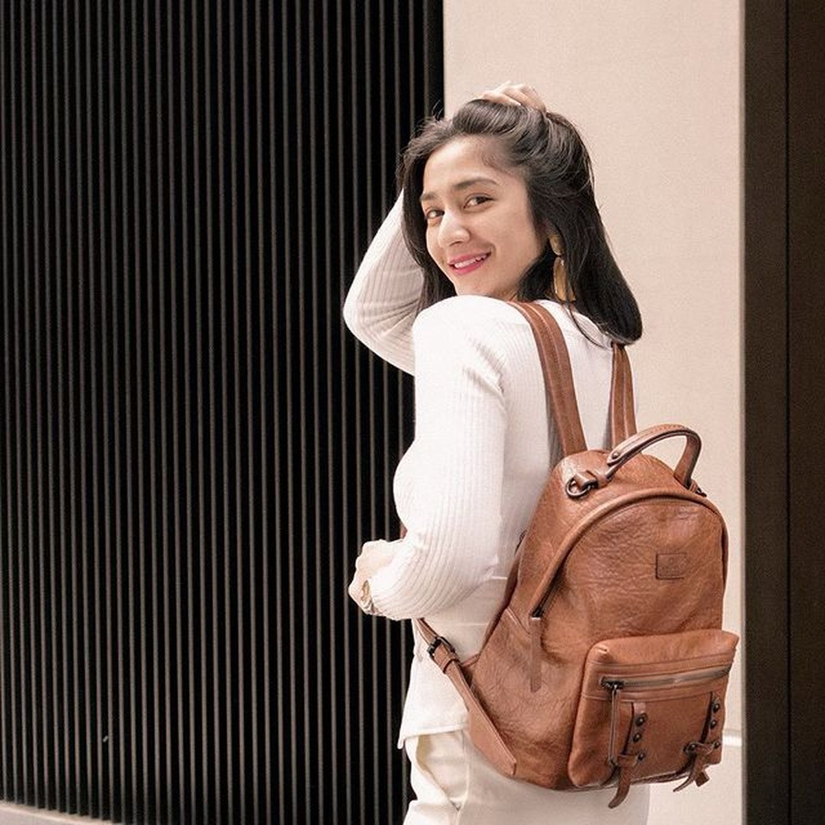 Fanny Ghassani pernah perankan istri saat berusia 19 tahun&comma; ia pun membela sinetron Suara Hati Istri&colon; Zahra&period; Yuk kita intip potretnya&excl;