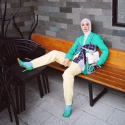 3 Inspirasi OOTD Hijab Tantri Namirah Menggunakan Blazer