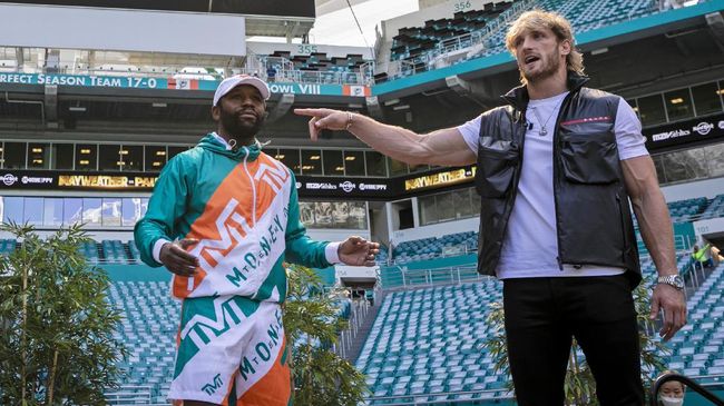 Mayweather vs Logan Paul: Potensi Duel Beda 12 Kilogram Floyd Mayweather Jr. bakal menghadapi tantangan perbedaan berat badan yang cukup signifikan ketika menghadapi Logan Paul.