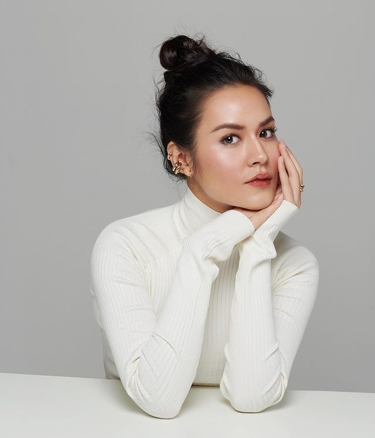 Foto Seksi Raisa Pakai Mini Dress Ketat Raisa mengunggah sebuah foto memakai mini dress ketat. Yuk kita intip bagaimana penampilannya pakai dress ketat!