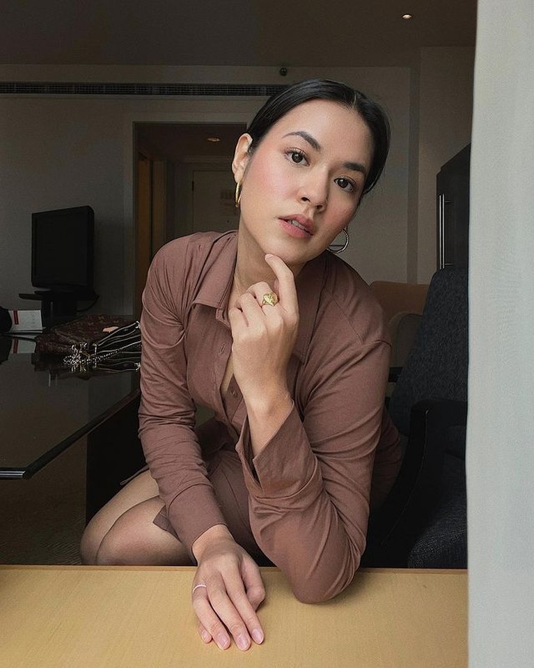 Foto Seksi Raisa Pakai Mini Dress Ketat Raisa mengunggah sebuah foto memakai mini dress ketat. Yuk kita intip bagaimana penampilannya pakai dress ketat!
