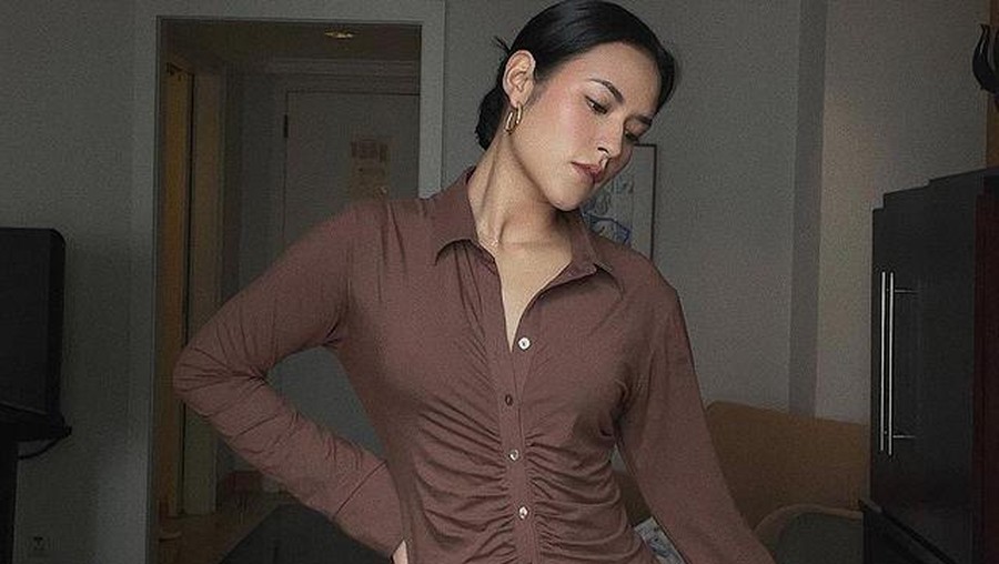 Foto Seksi Raisa Pakai Mini Dress Ketat Raisa mengunggah sebuah foto memakai mini dress ketat. Yuk kita intip bagaimana penampilannya pakai dress ketat!