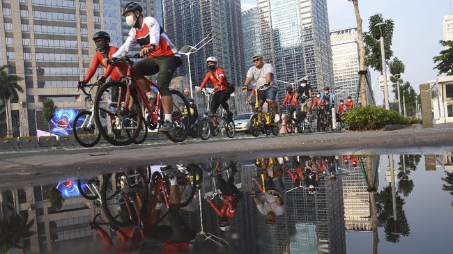 Pekan Depan, Uji Coba Sepeda Jadi Alat Transportasi Dimulai Dinas Perhubungan DKI Jakarta menyebut pelaksanaan uji coba sepeda sebagai alat transportasi dimulai pada Senin (7/6) di sepanjang jalan Sudirman-MH Thamrin.